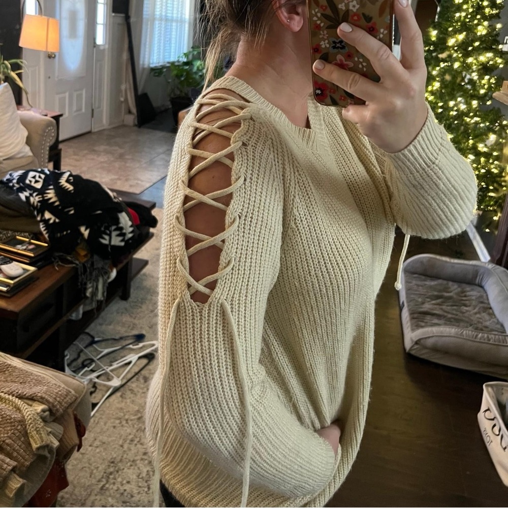Cream sweater w/pockets